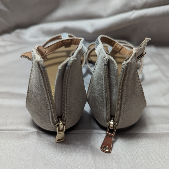 Size 8.5 Report Gladiator Sandals Nude with Silver Accents - Picture 4 of 4